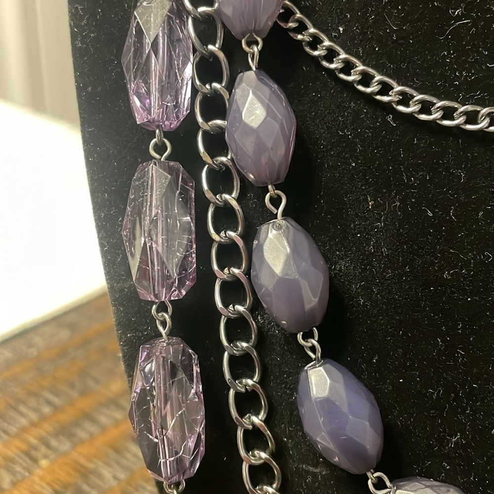 VINTAGE PURPLE ACRYLC & CHAIN 4 TIER FASHION NECKLACE 18-24” - Picture 3 of 4